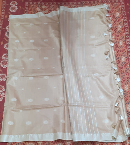 Soft silk white flower buta saree