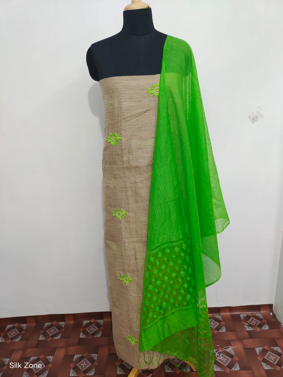 Hamdloom embroidery suit SILK ZONE