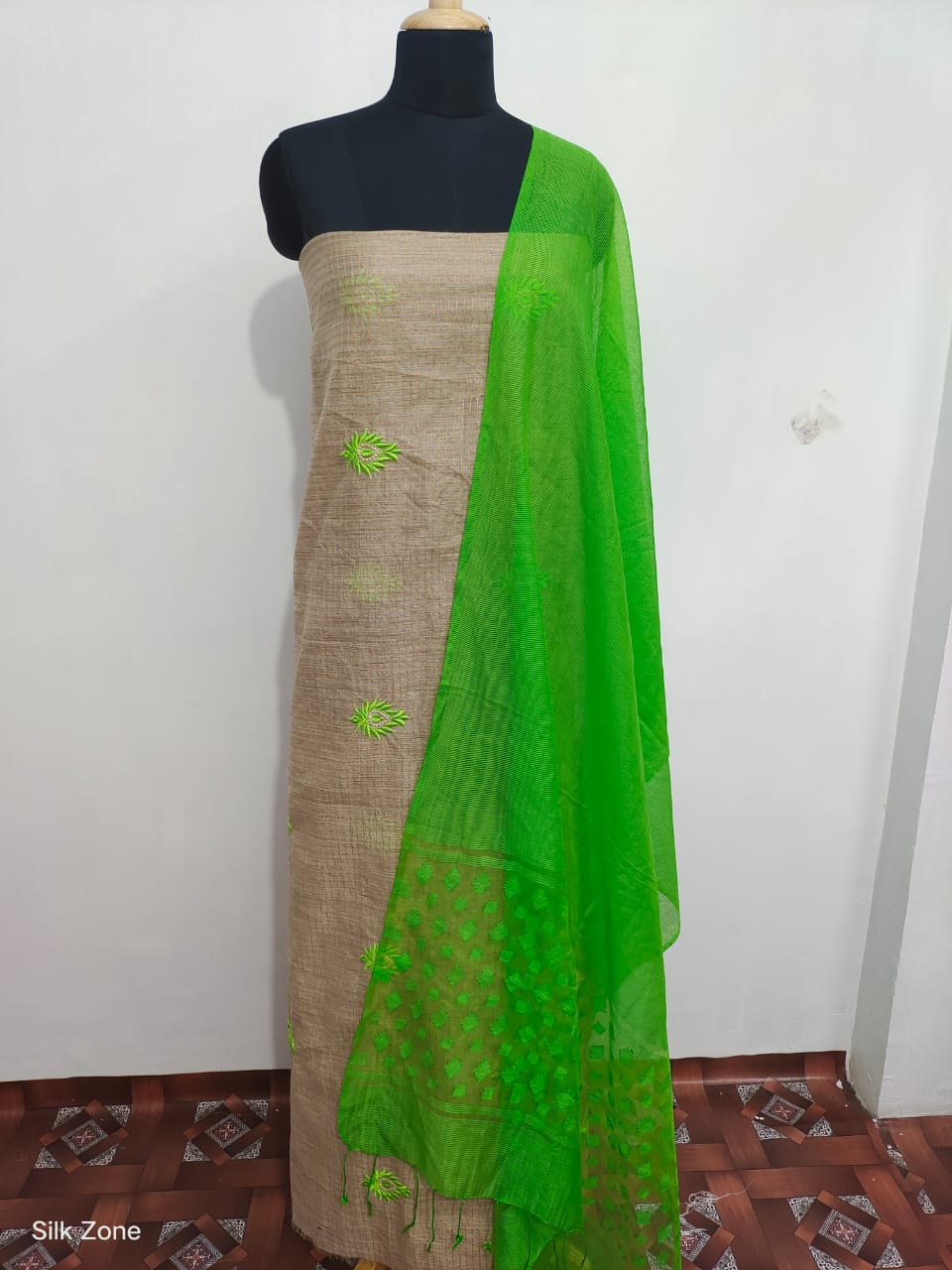 Hamdloom embroidery suit SILK ZONE