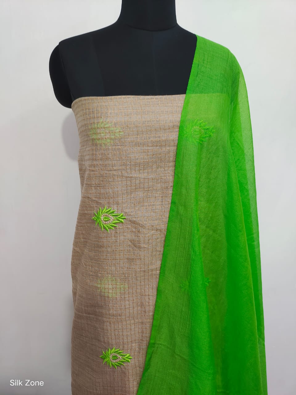 Hamdloom embroidery suit SILK ZONE