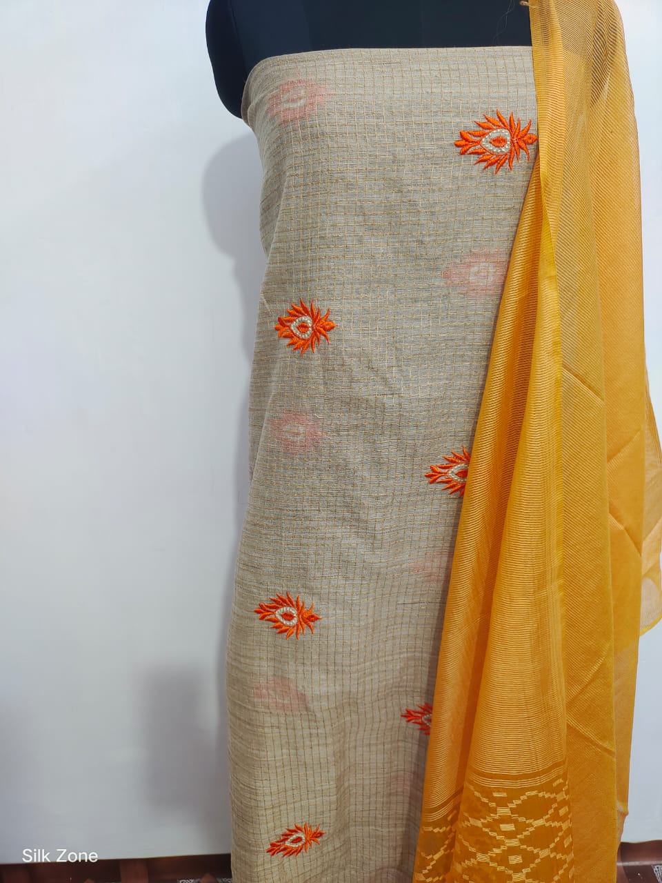 Handoom embroidery suit SILK ZONE