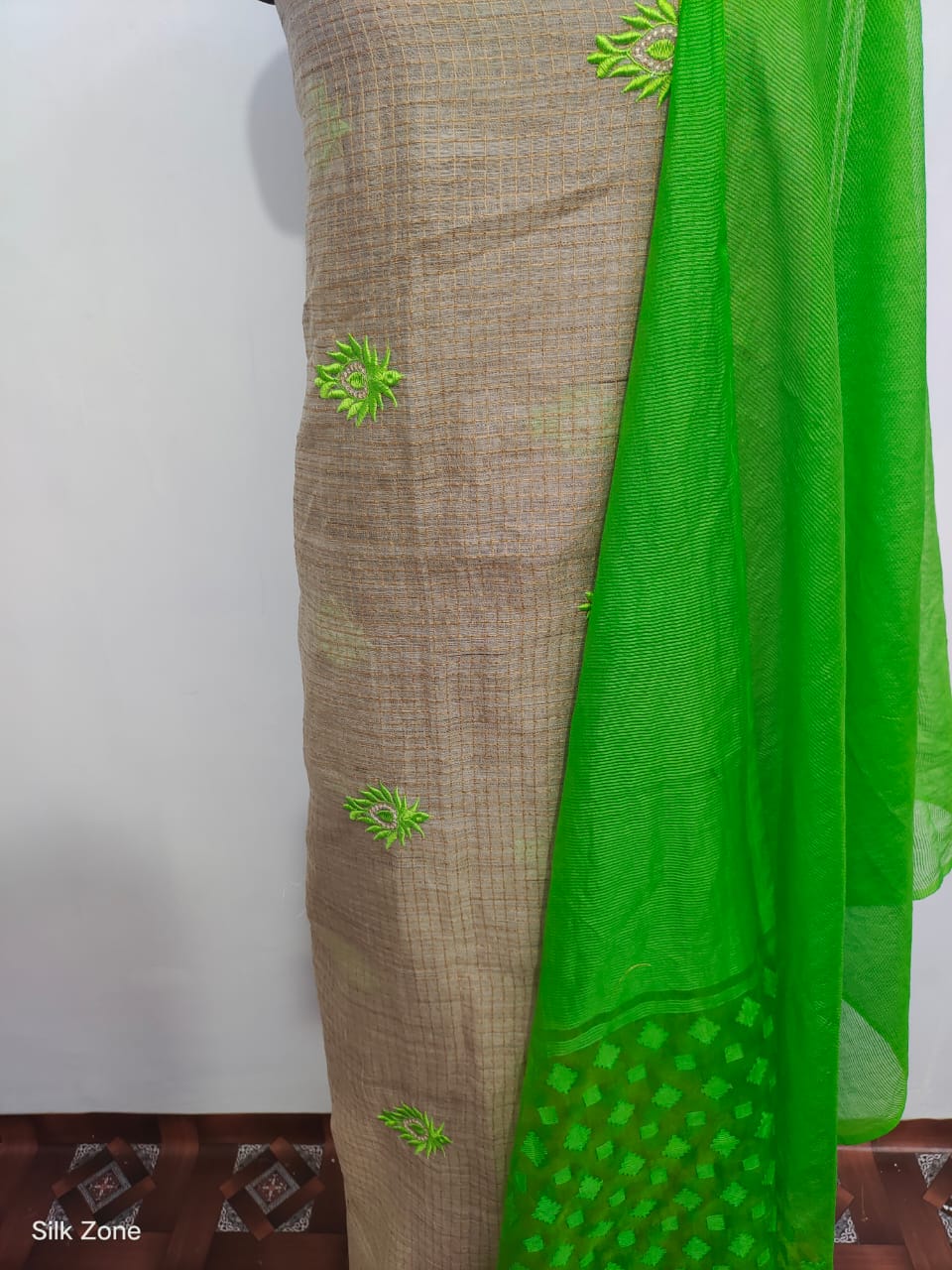 Hamdloom embroidery suit SILK ZONE